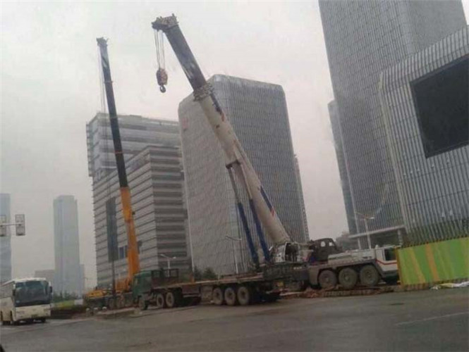 崇州市25吨吊车能吊多重设备？