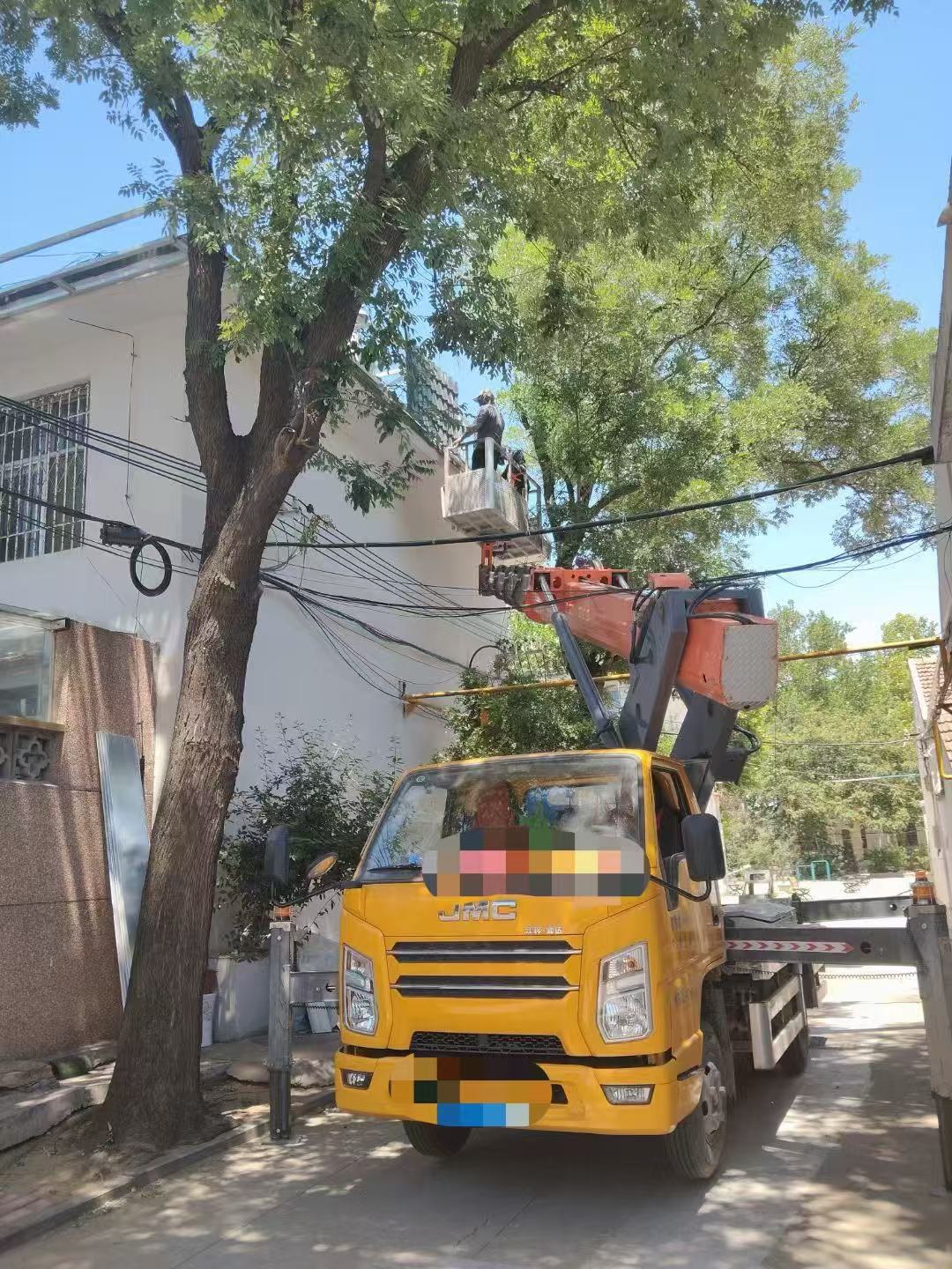 崇州市高空作业车能吊装重物吗？最大承载多少公斤？